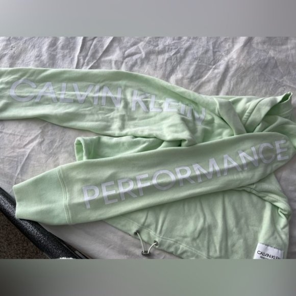 Calvin Kline Cropped Sweatshirt - Picture 5 of 5